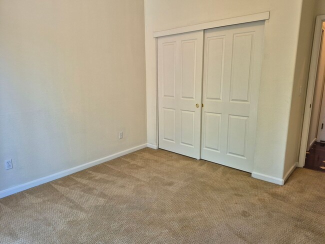 Building Photo - Beautiful 4 bedroom 3.5 bath in Natomas Park