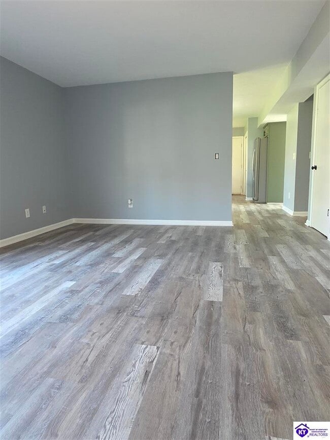 Building Photo - 888 N Woodland Dr