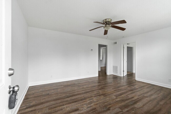 Building Photo - 706 Britton Springs Rd