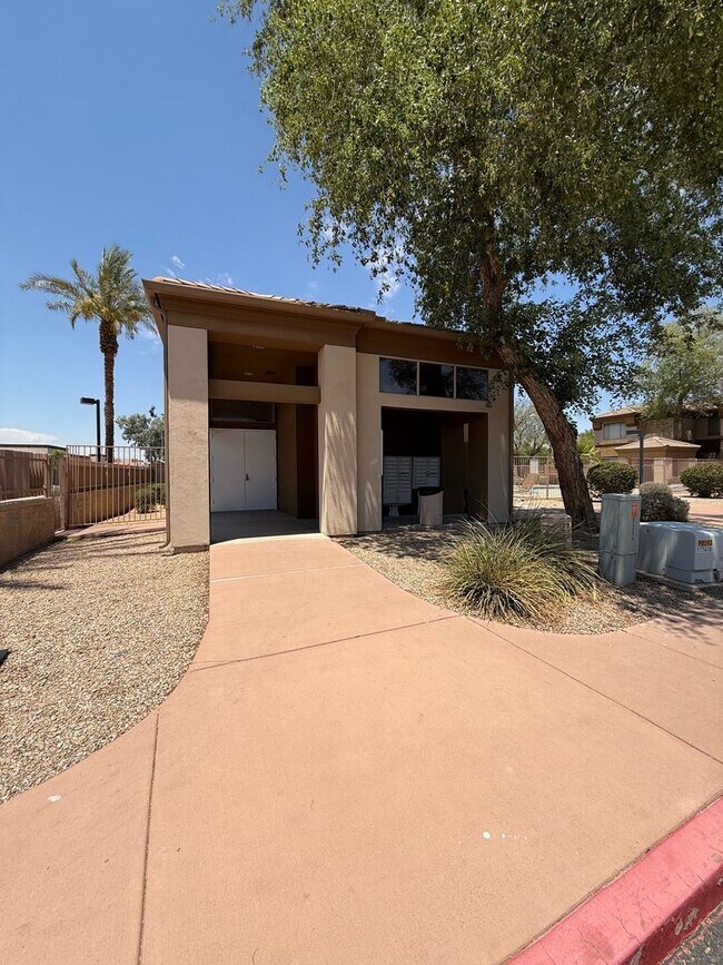 Building Photo - 3 Bedroom Townhouse with Garage, Gated Com...