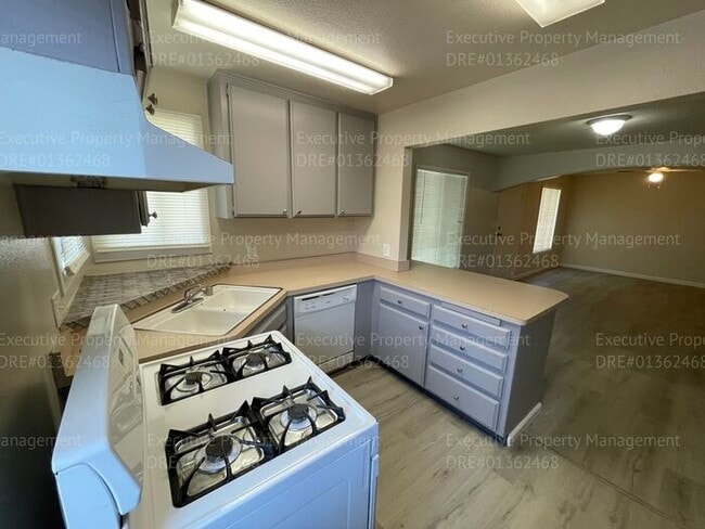 Building Photo - 3 bedroom/ 1 bathroom house located near Airport Dr/ Norris Rd