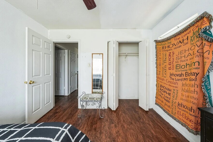 Building Photo - Room in Duplex on Park Plaza Dr