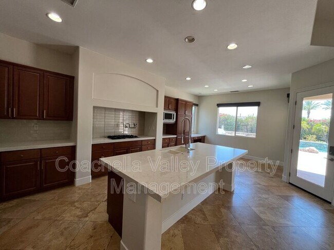 Building Photo - 135 Tesori Dr