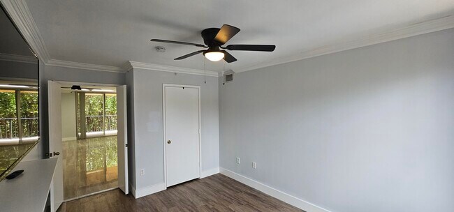 Building Photo - 400 Scotia Dr