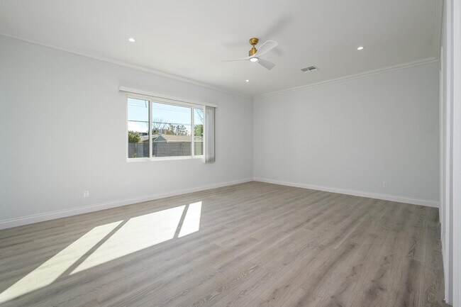 Building Photo - 6729 N 13th St