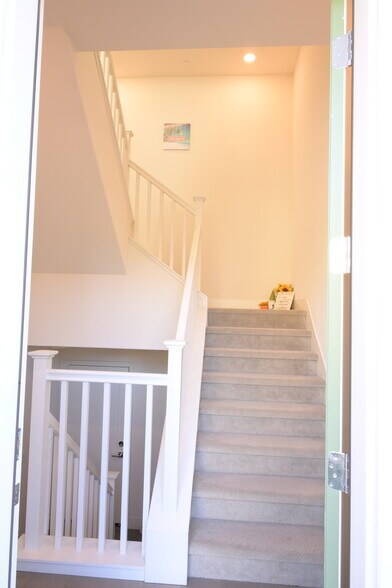 Building Photo - 45139 Challenge Cmn