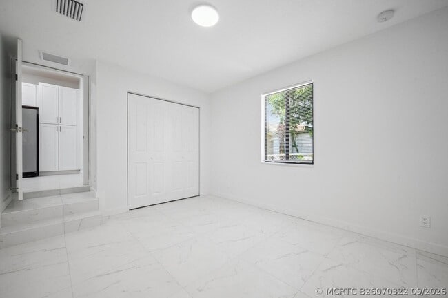 Building Photo - 1009 14th St