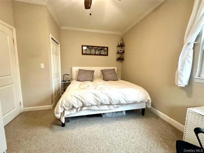 Building Photo - 231 Manorhaven Blvd