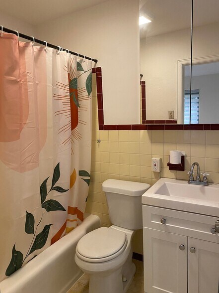 Building Photo - 251 Mateo Way NE