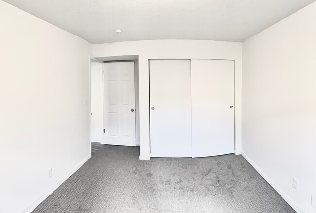 Building Photo - 1526 Layton 4-plex