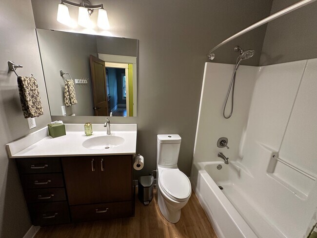 Building Photo - 4015 Wood End Dr