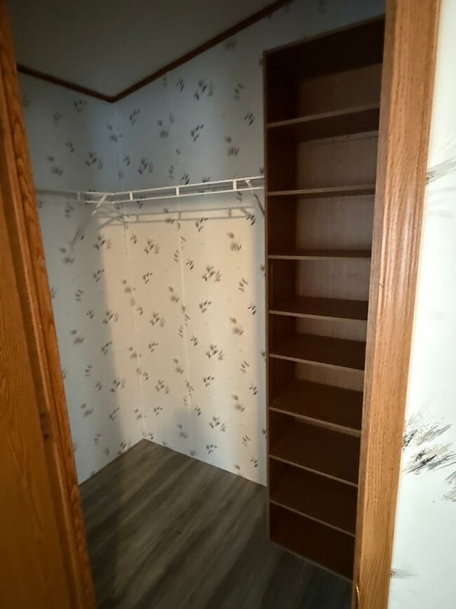 Building Photo - ~ APPLICATIONS PENDING ~ 3 Bedroom, 2 Bath...