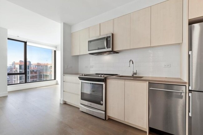 Building Photo - 2 bedroom in LONG ISLAND CITY NY 11101