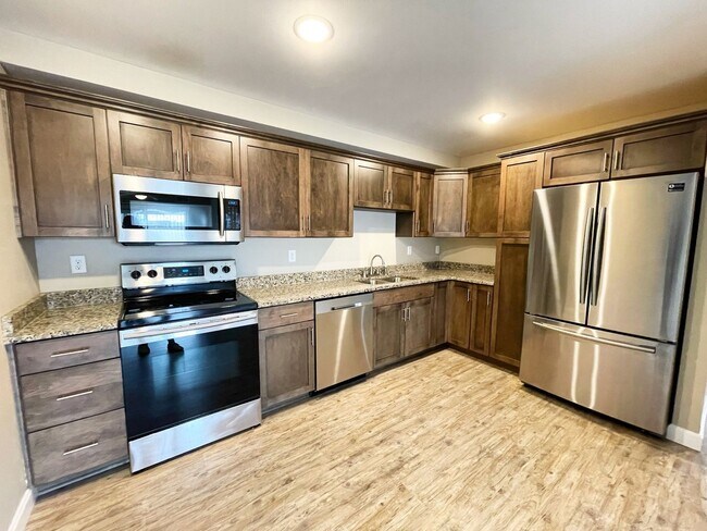 Building Photo - 3301 Silverthorn Ln