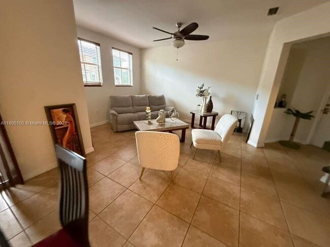 Building Photo - 8800 NW 107 Ct