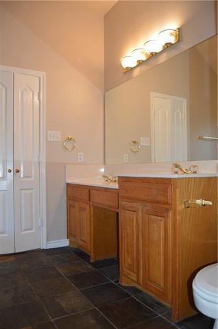 Building Photo - Spacious 3/2/2 For Lease