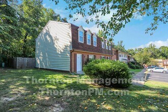 Building Photo - Gorgeous End Unit Townhouse Fredericksburg