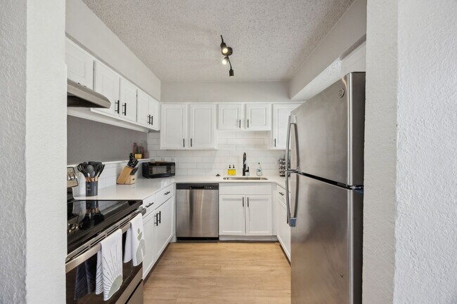 Building Photo - 2537 Thomason Cir