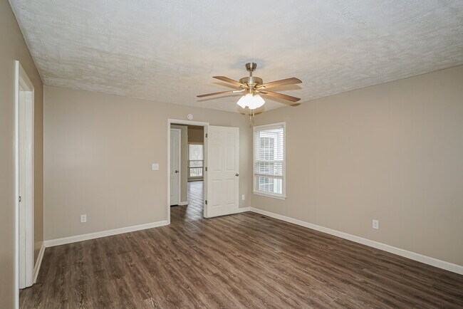 Building Photo - 109 St Michaels Ln