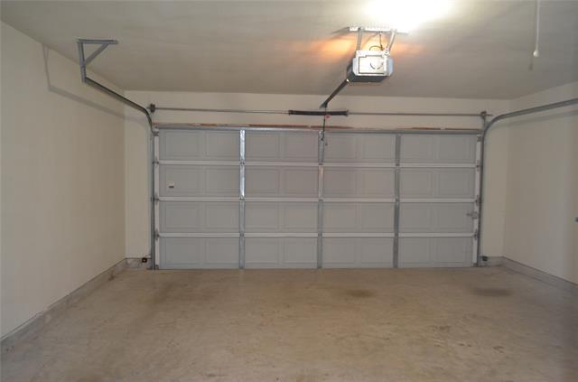 Building Photo - 9604 Sleepy Hollow Dr