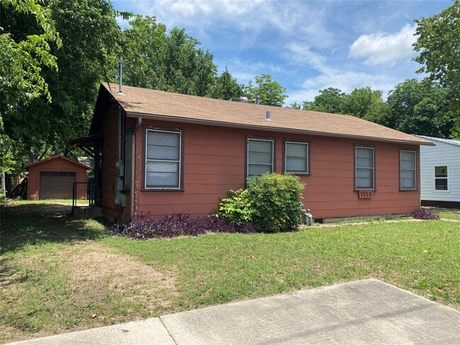 Primary Photo - 1514 W Koenig Ln