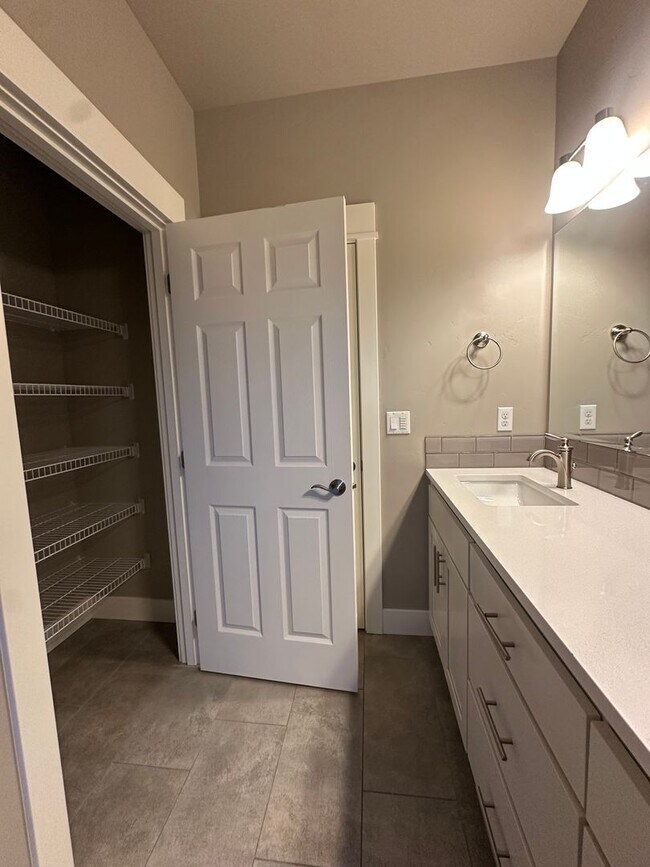 Building Photo - Beautiful home in Mirada!  A must see!