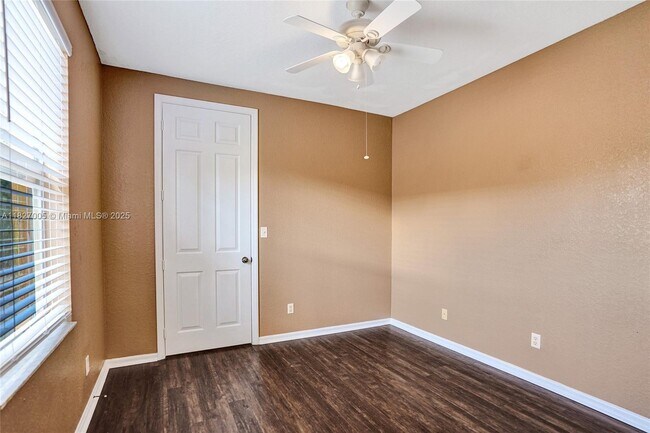 Building Photo - 2057 SE Avon Park Dr