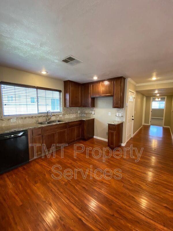 Building Photo - 10087 Emerald Grove Dr