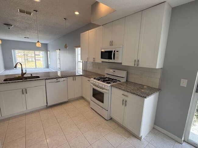 Building Photo - 3/2 Orlando home near theme parks