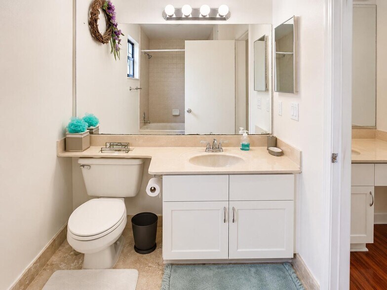 Building Photo - 1710 Shoreside Cir
