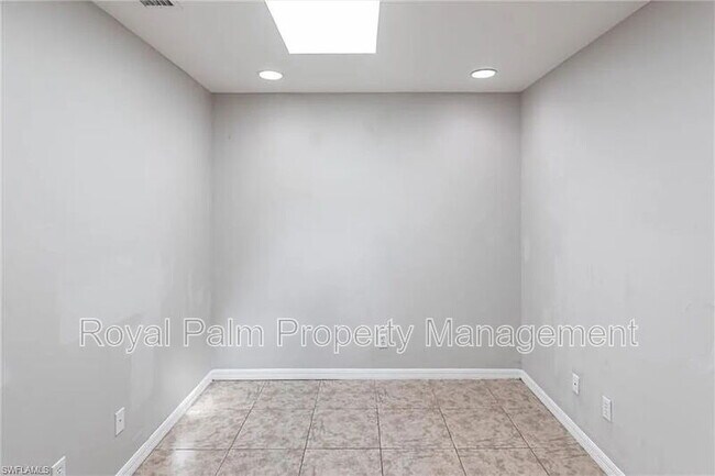 Building Photo - 2130 NE 8th Pl