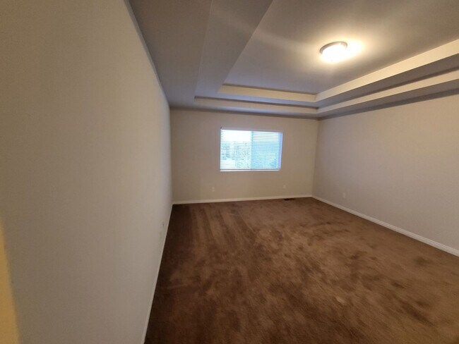 Building Photo - Spacious 4-Bedroom, 2.5-Bath Home Near Dow...