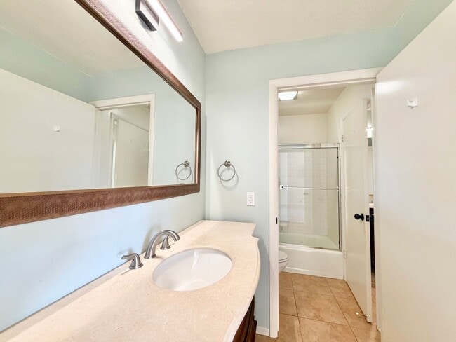 Building Photo - 112 Willow Lake Dr