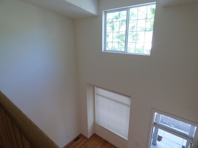 Building Photo - Beautiful Townhome in South Longmont