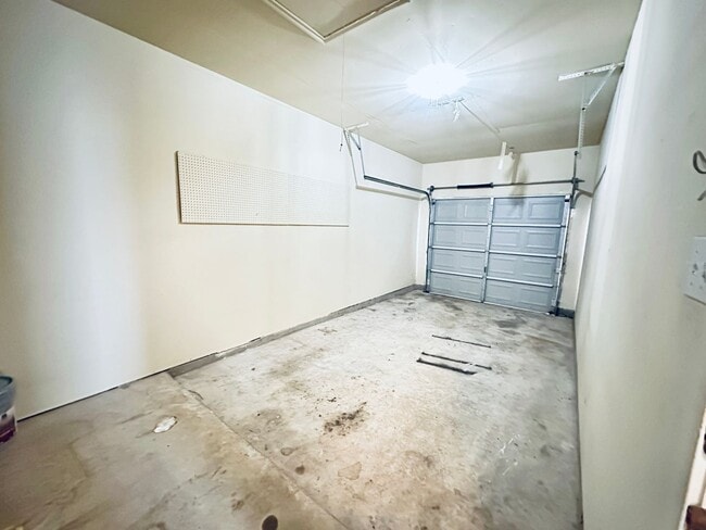 Building Photo - 2873 Southampton Way