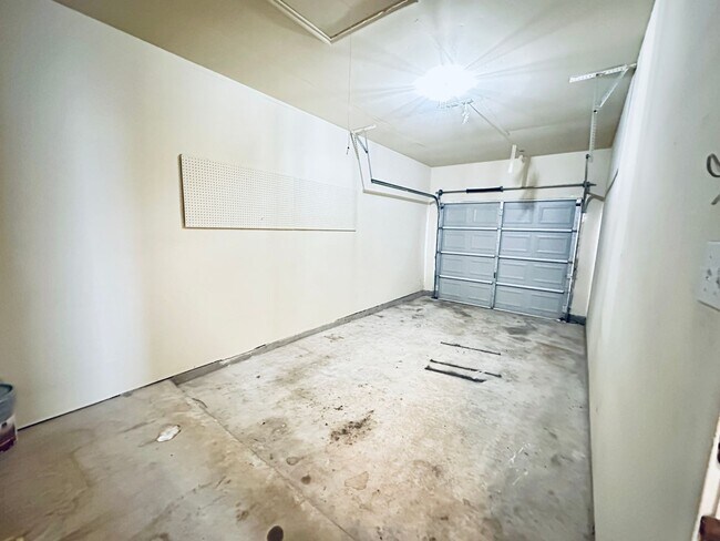 Building Photo - T113 SHAMP