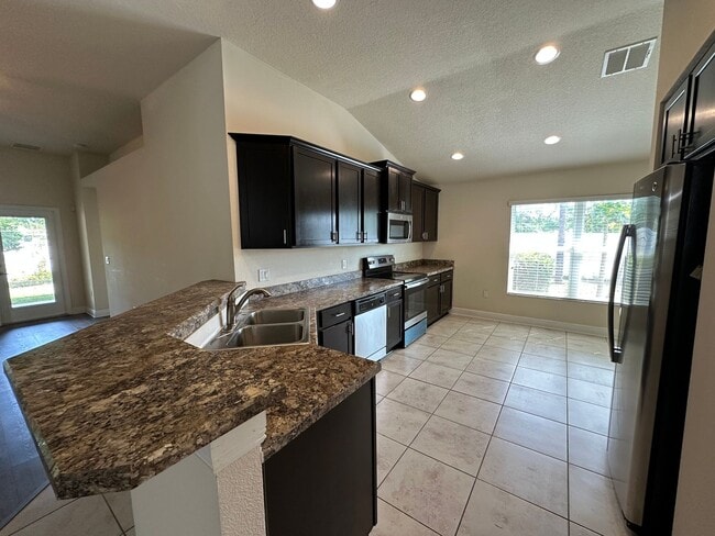 Building Photo - Spacious 4 Bedroom Home with Fenced Yard a...