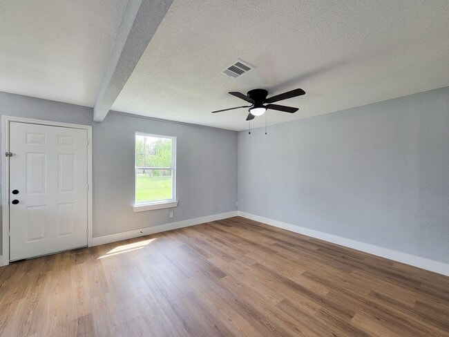 Building Photo - This beautifully updated 4-bedroom home is just under two miles from Highway 288 and Loop 610, ma...