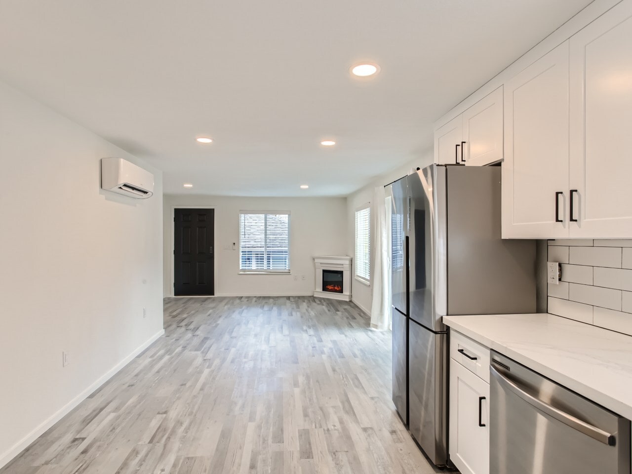 Building Photo - 4606 NE Lombard St