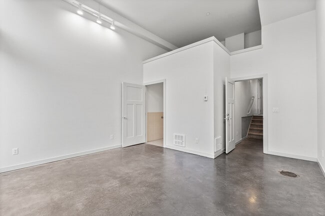 Building Photo - 1624 E Yesler Wy