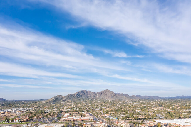 Building Photo - 7027 N Scottsdale Rd