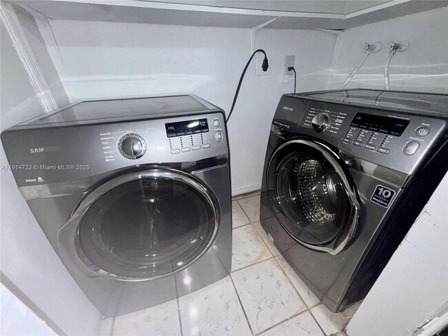 Building Photo - 4045 NW 19th St