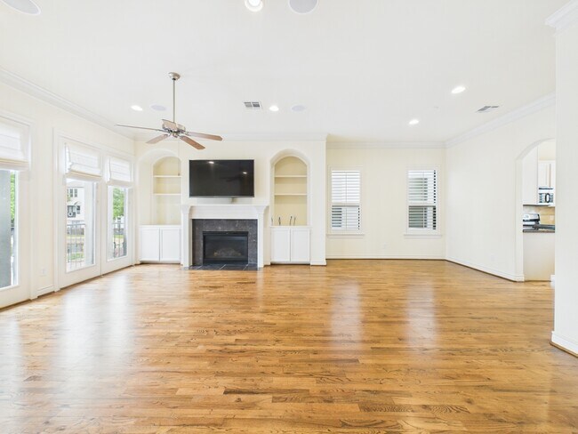 Building Photo - 11025 Sherwood Grv