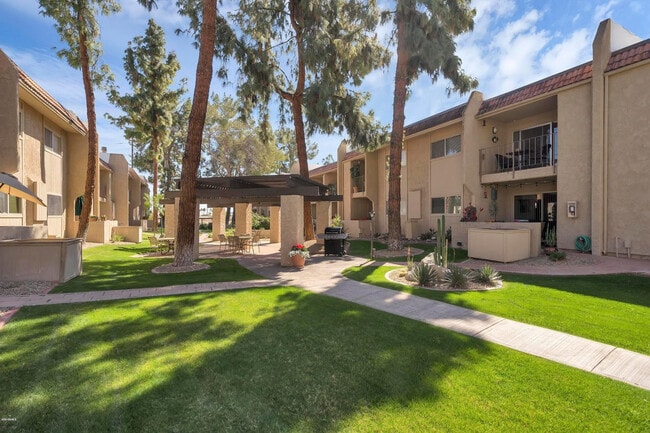 Building Photo - 7436 E Chaparral Rd