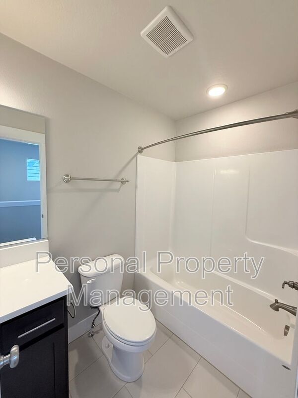 Building Photo - 1530 NW 29th Pl