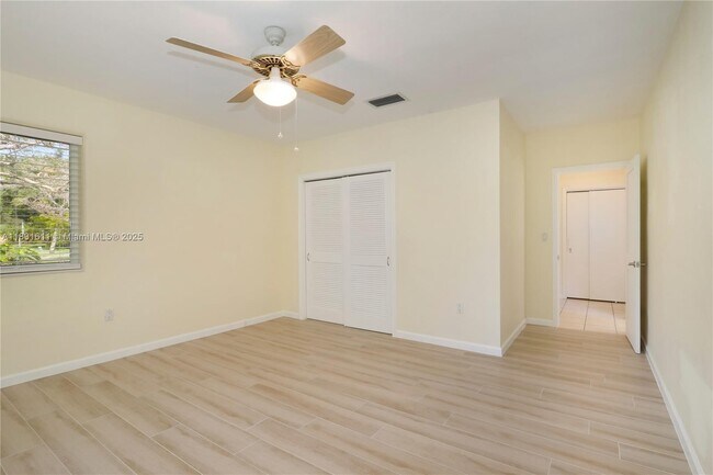 Building Photo - 12501 Moss Ranch Rd