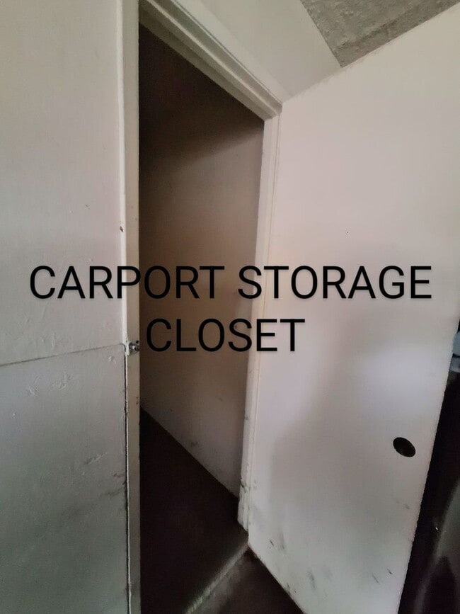 Building Photo - Ground Floor 2bd Condo With On-site Laundry, Carport, & Pool!