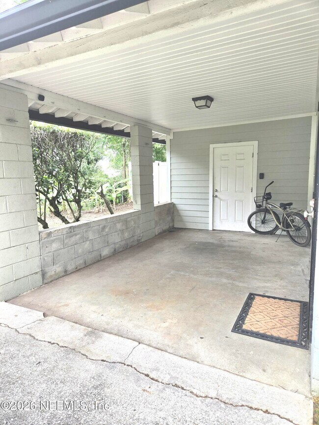 Building Photo - 615 Luna Ct