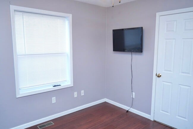 Building Photo - 3 Bedroom House Available Near Gordonsville