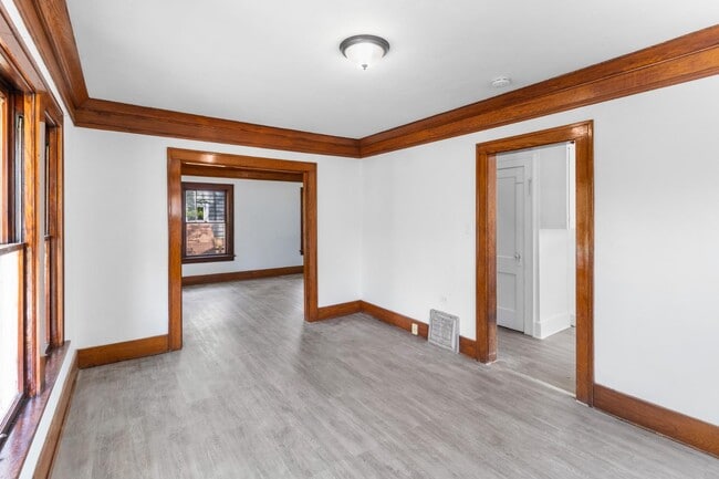 Building Photo - 989 N Howard St